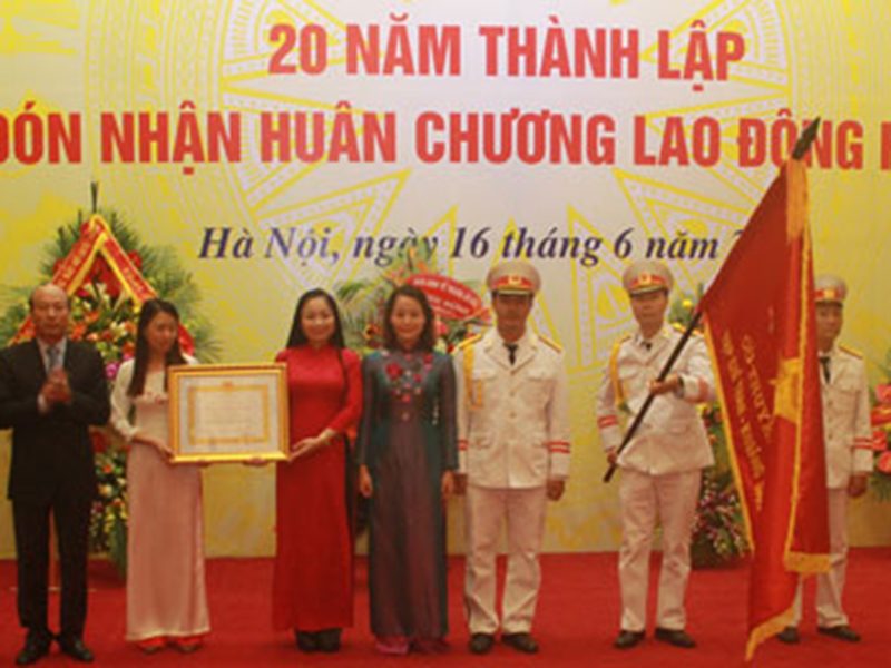 Năm tháng nhọc nhằn và đắm say